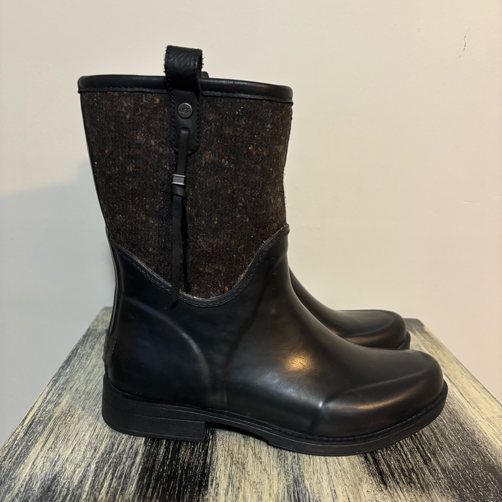 UGG Outdoor Waterproof Stylish Trendy Utility Rain Boots | Womens Size 9